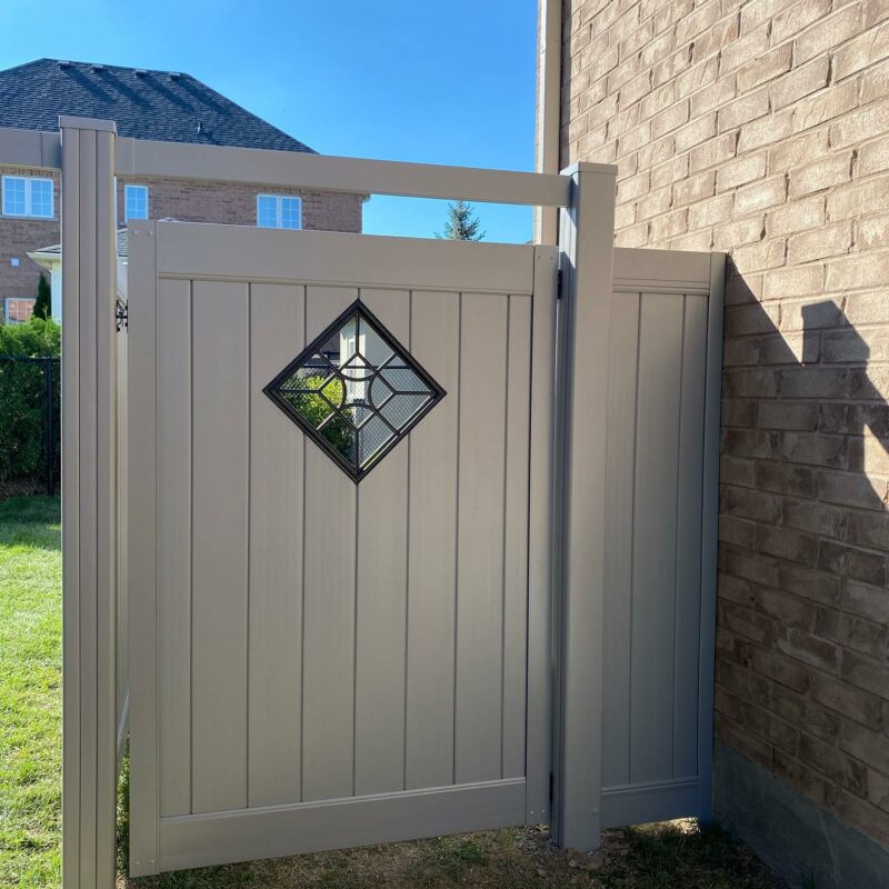 Vinyl Fence Gate With Diamond Iron Insert