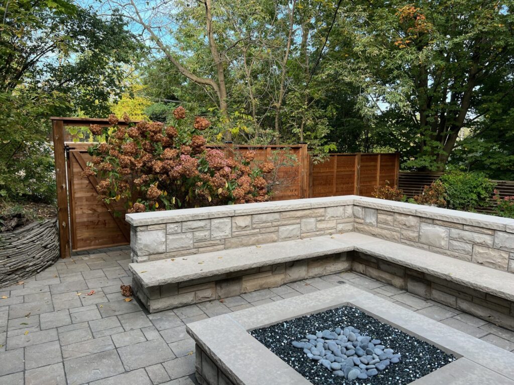 horizontal wood fence with top caps